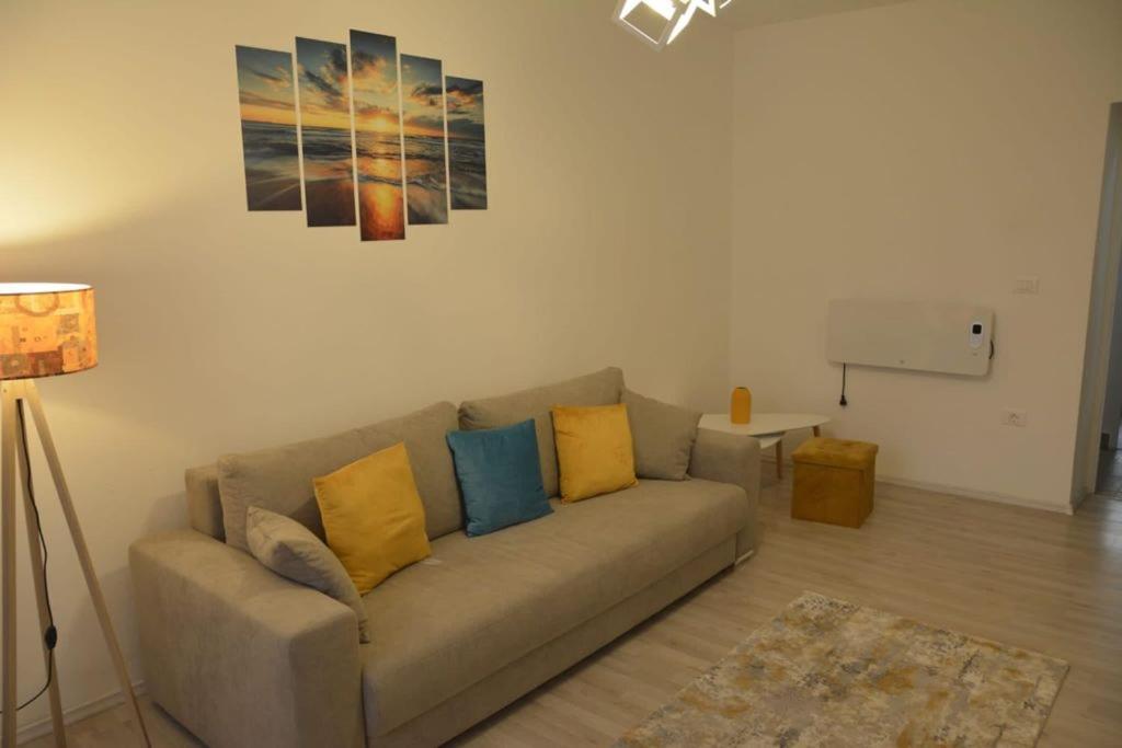 Sunrise Apartment Petroşani Buitenkant foto