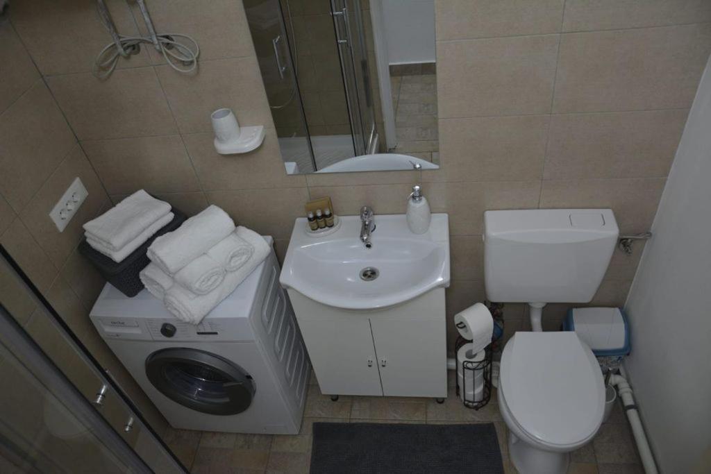 Sunrise Apartment Petroşani Buitenkant foto