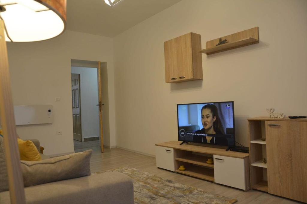 Sunrise Apartment Petroşani Buitenkant foto